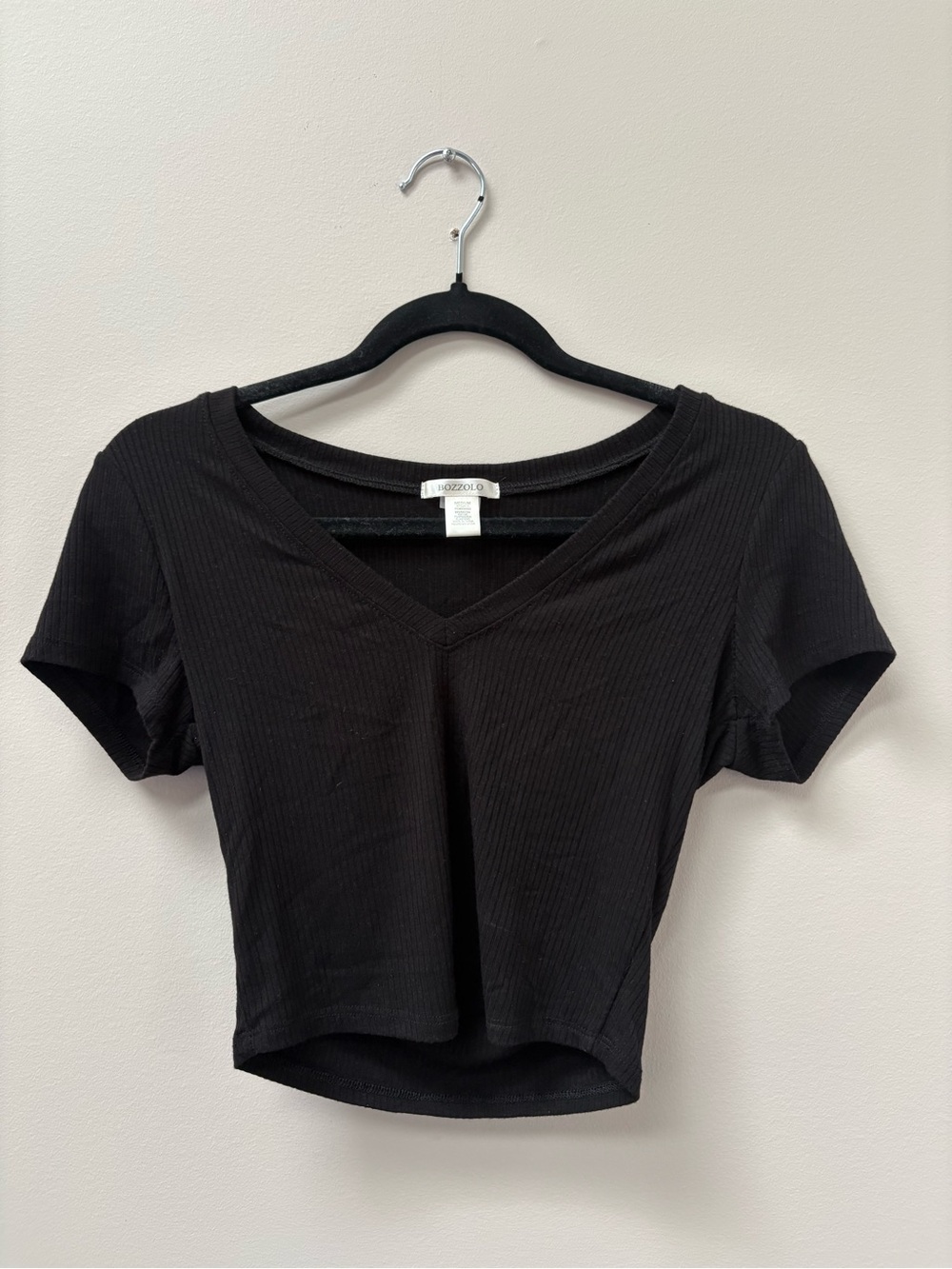 Bozzolo Black Ribbed V-Neck Crop Top